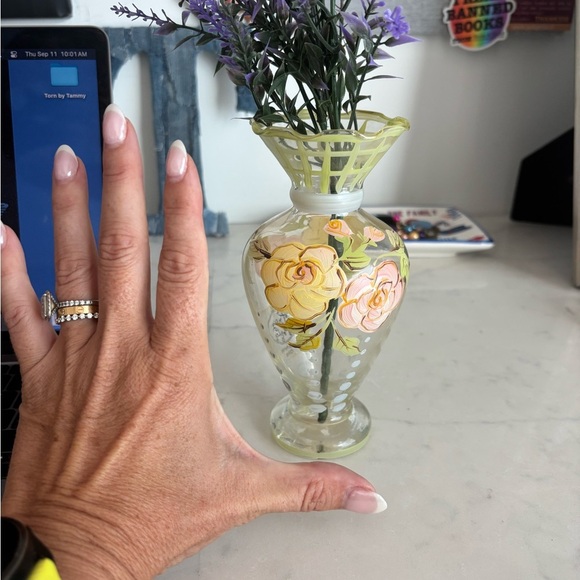 🌸 Tracy Porter Hand-Painted Glass Vase – Boho Cottagecore Floral - Picture 2 of 3